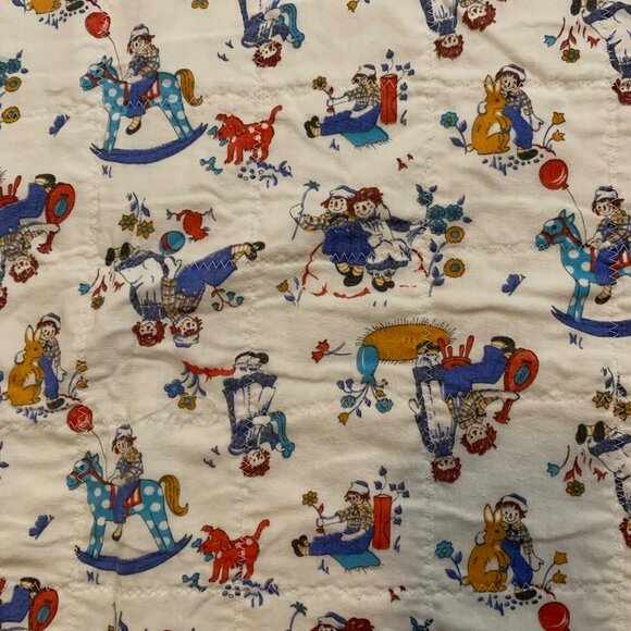 1970s VTG Handmade Baby Quilt Raggedy Ann Andy Toy Animal Rocking Horse Print - Picture 2 of 4